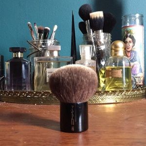 MAC 182 Kabuki Brush